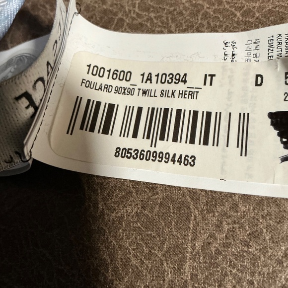 Versace silk scarf - Picture 8 of 8